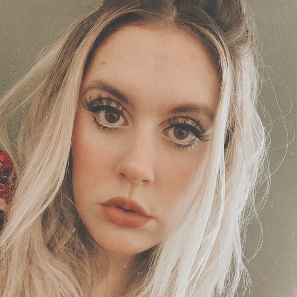 Justine ✨ - Picture 2 of 3